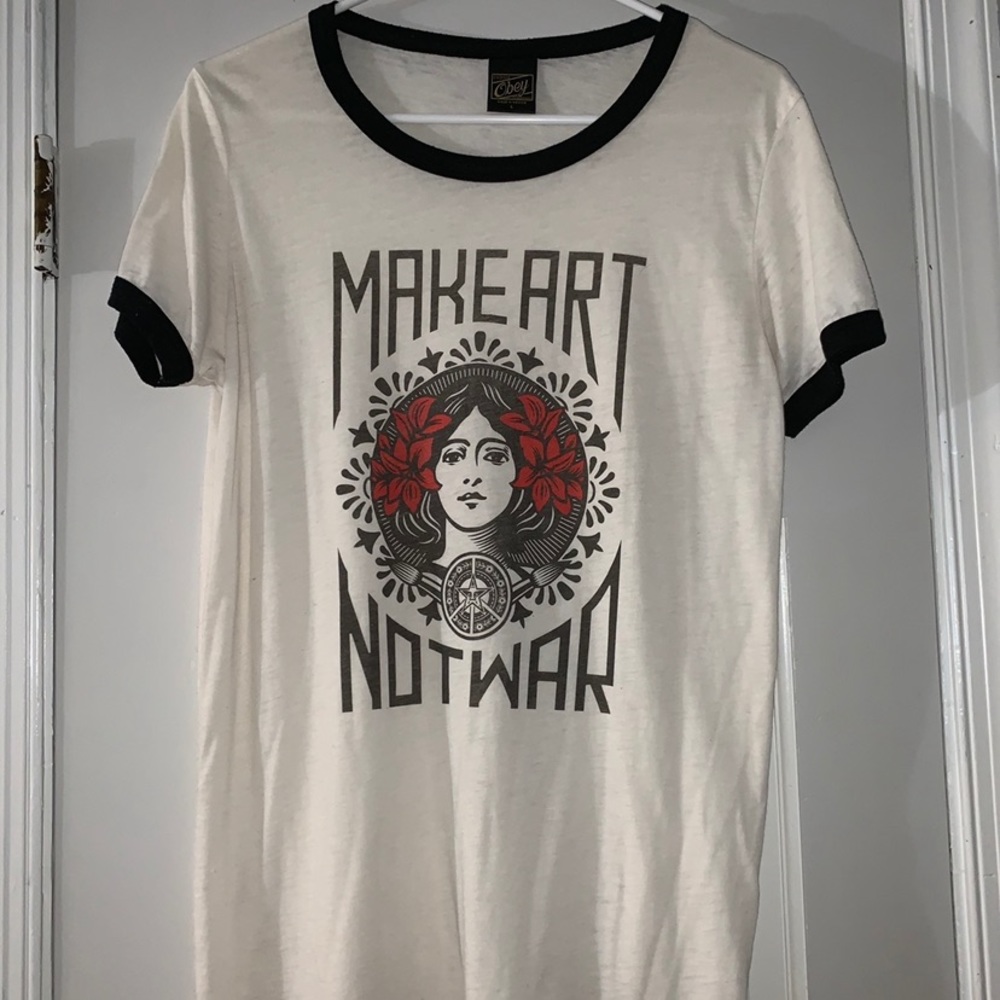 Obey tee